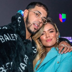 They ask Karol G to visit Anuel AA due to the health problems he faces - Reggaeton.com