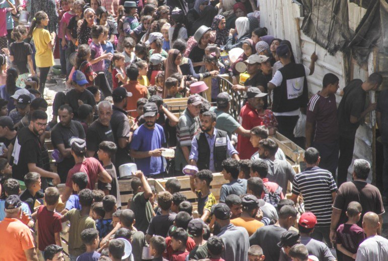 AA 20240826 35490247 35490231 FOOD DISTRIBUTION FOR DISPLACED PALESTINIANS AT JABALIA REFUGEE CAMP IN GAZA 1724739469