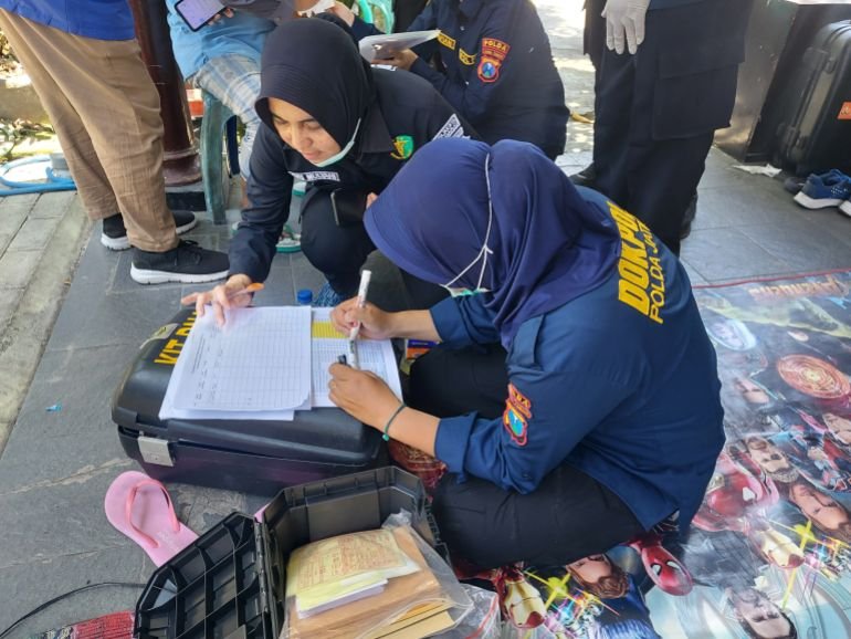 1000438093 1759471240