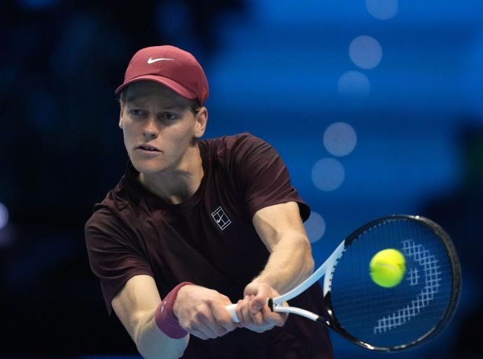 Sinner cruises past Zverev and into last four of ATP Finals 25 AP25316755600496 1763009876