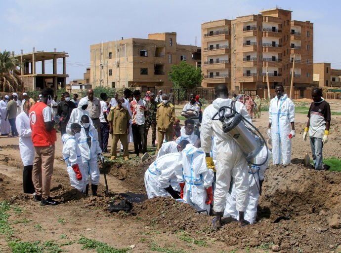 AFP 20250802 68LQ29E v5 HighRes SudanConflictBurial 1765701157