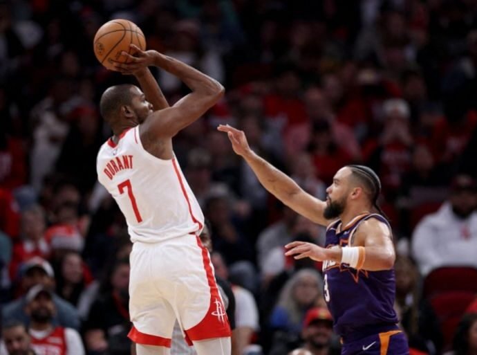 AFP 20251206 2250253222 v2 MidRes PhoenixSunsVHoustonRockets 1765015729