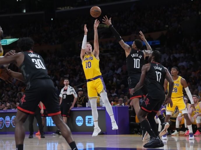 2026 04 19T021016Z 1801685661 MT1USATODAY28763833 RTRMADP 3 NBA PLAYOFFS HOUSTON ROCKETS AT LOS ANGELES LAKERS 1776570182