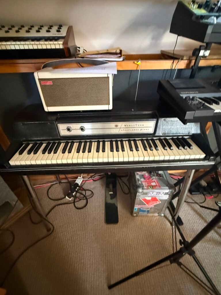 Wurlitzer EP200 electric piano